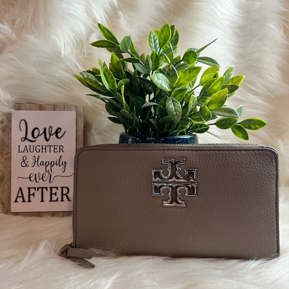 Tory Burch Handbags - EXCELLENT- Tory Burch Britten Zip Continental Wallet- Pebbled Leather Grey/Gray